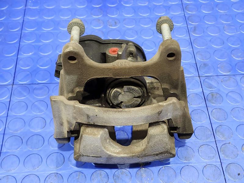 2018 Audi Q7 Caliper