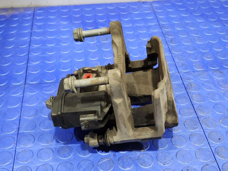 2018 Audi Q7 Caliper