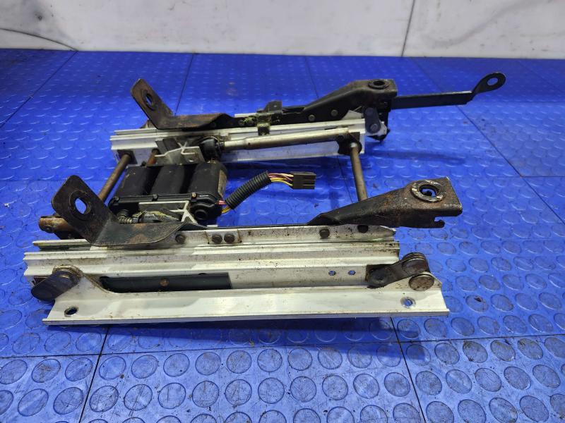 2004 Ford Explorer Seat Track