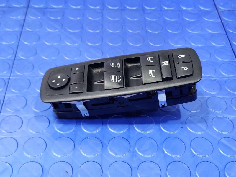 2014 Chrysler 300 Door Switch Front