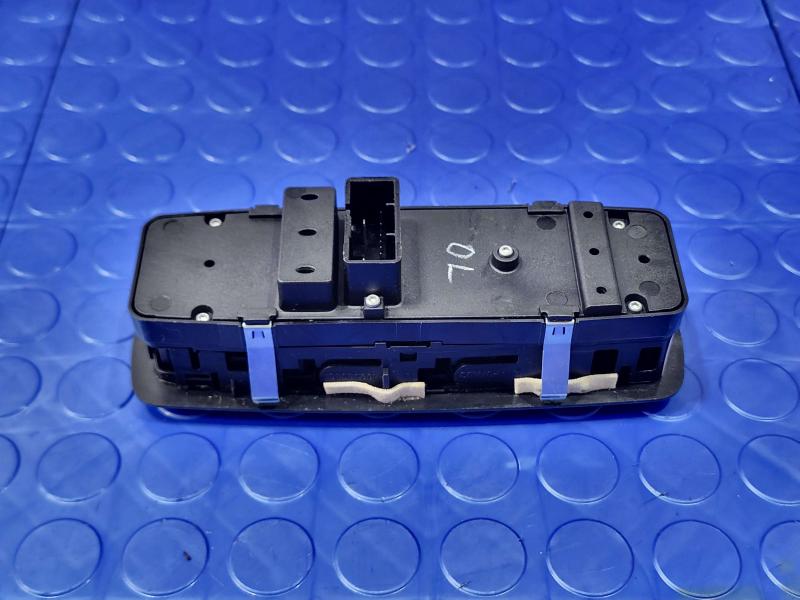 2014 Chrysler 300 Door Switch Front