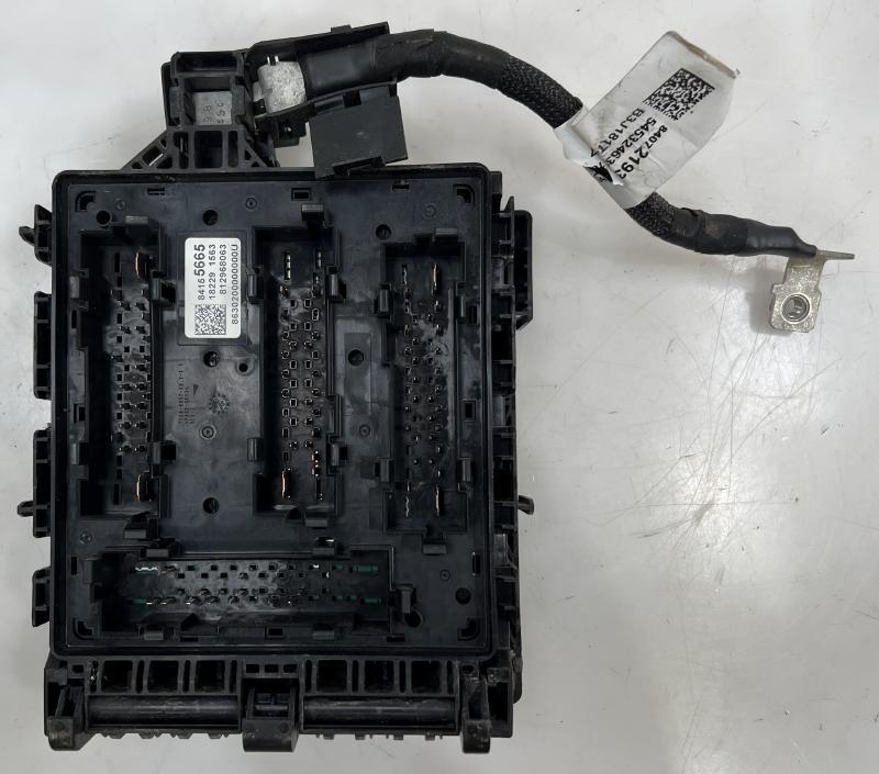 2017 - 2019 GMC Acadia Engine Wiring Harness Junction Block OEM 84155665