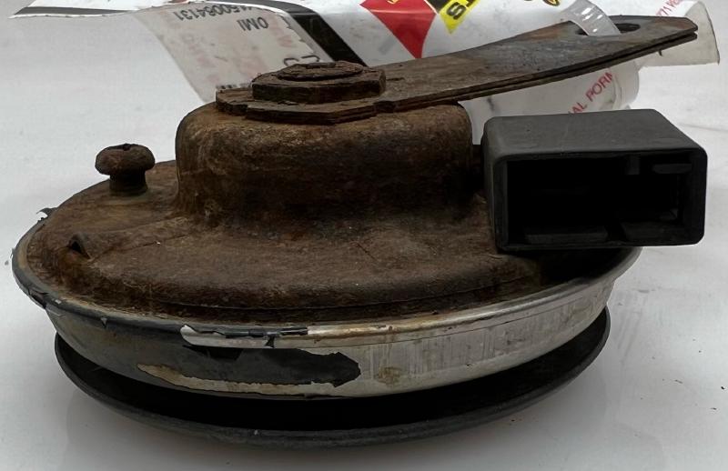 2001 - 2005 Toyota Rav4 Horn Low Note OEM 8652042070