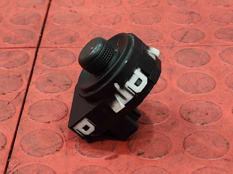 2013 Chevrolet Malibu Door Switch Front