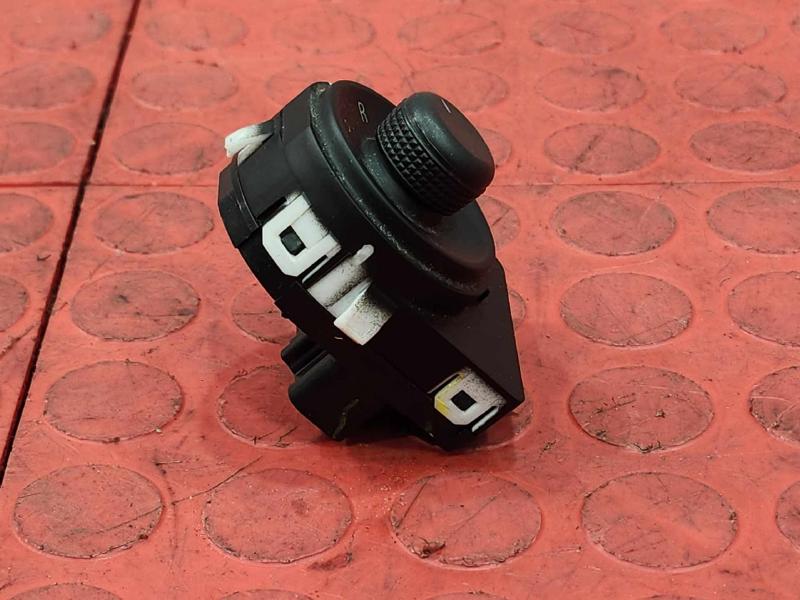 2013 Chevrolet Malibu Door Switch Front