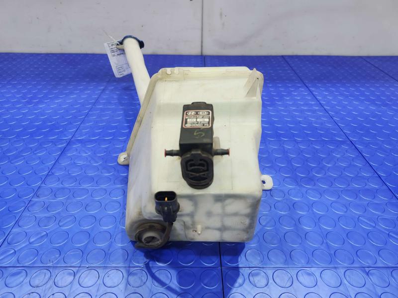 2011 Kia Sorento Washer Bottle