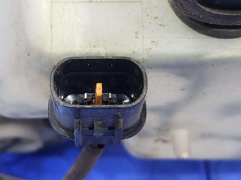 2011 Kia Sorento Washer Bottle