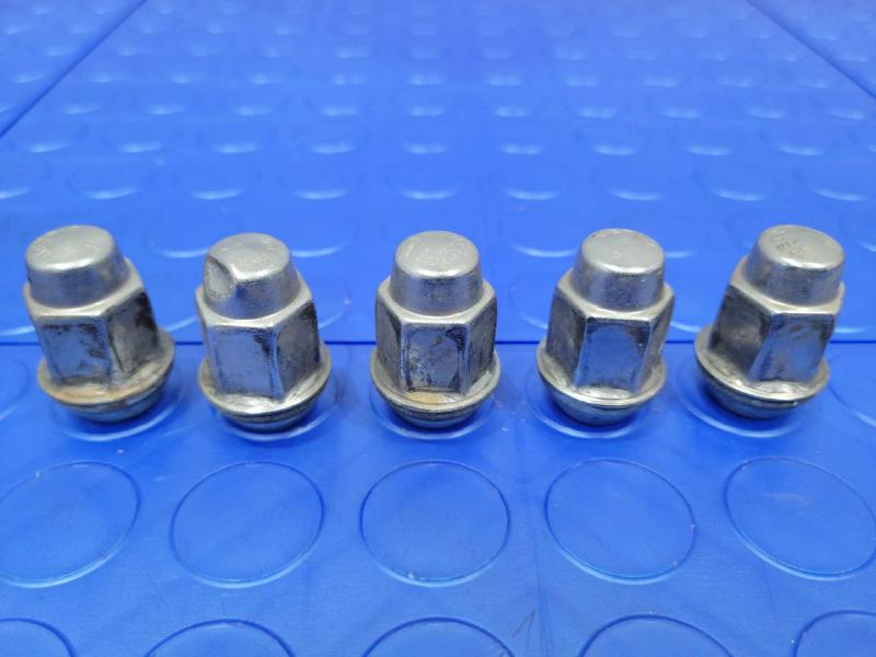 2020 Chevrolet Trax Lug Nuts