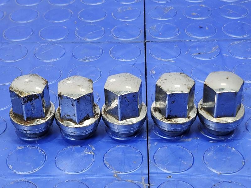 2015 Ford Mustang Lug Nuts