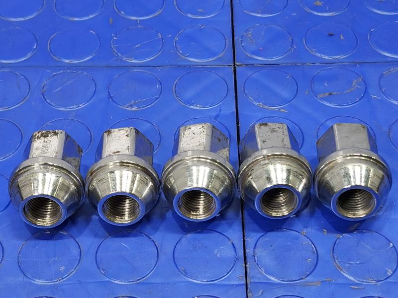2015 Ford Mustang Lug Nuts