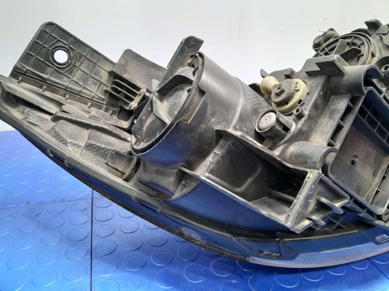 2016 Kia Sedona Headlamp Assembly
