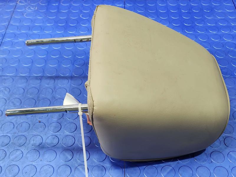 2014 Chrysler 300 Headrest