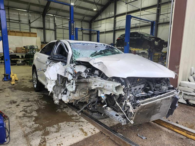 2015 Ford Taurus Center Pillar