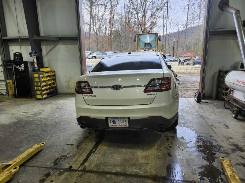 2015 Ford Taurus Center Pillar