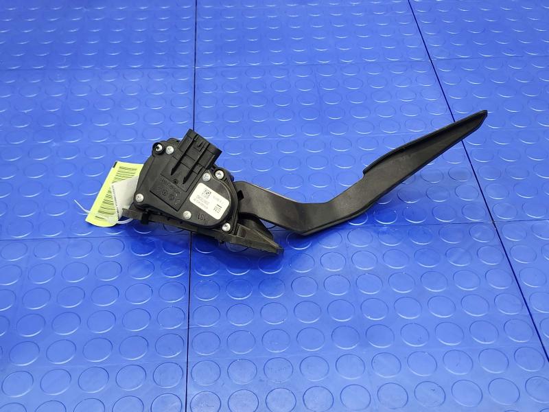 2015 Chevrolet Tahoe Pedal Assembly