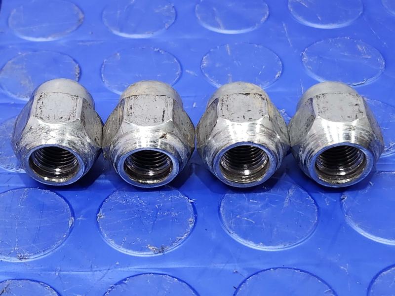 2014 Nissan Versa Lug Nuts