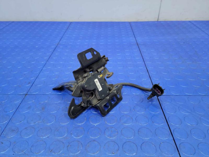 2013 Cadillac Escalade Hood Latch