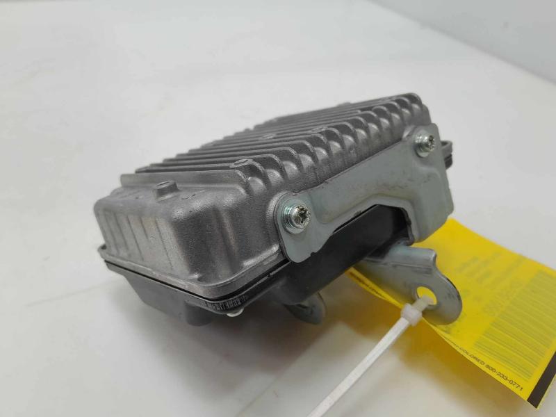 2015 - 2022 Jeep Renegade Power Inverter Module OEM 68202292AA