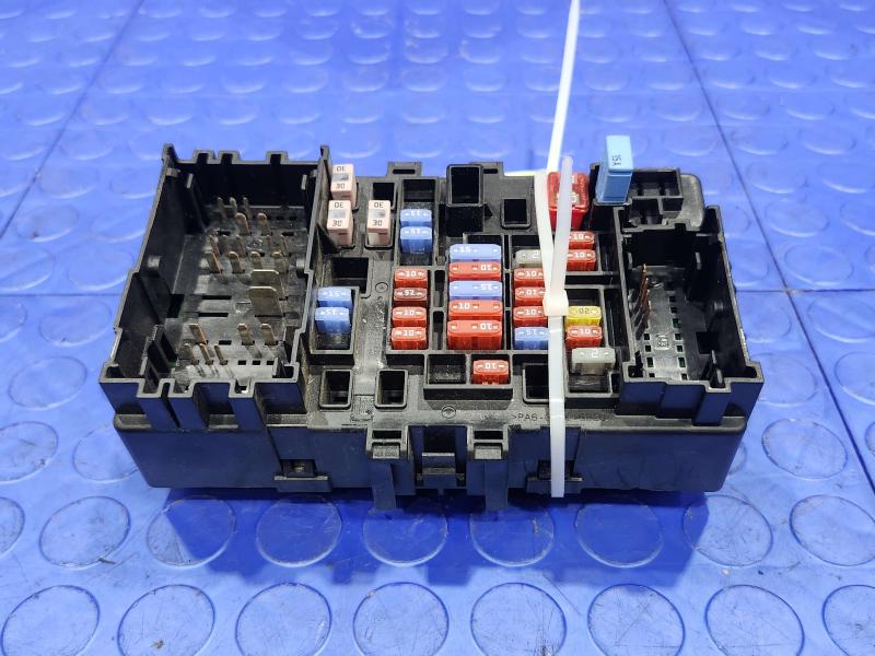 2015 GMC Yukon XL Cabin Fuse Box