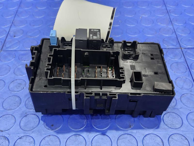 2015 GMC Yukon XL Cabin Fuse Box