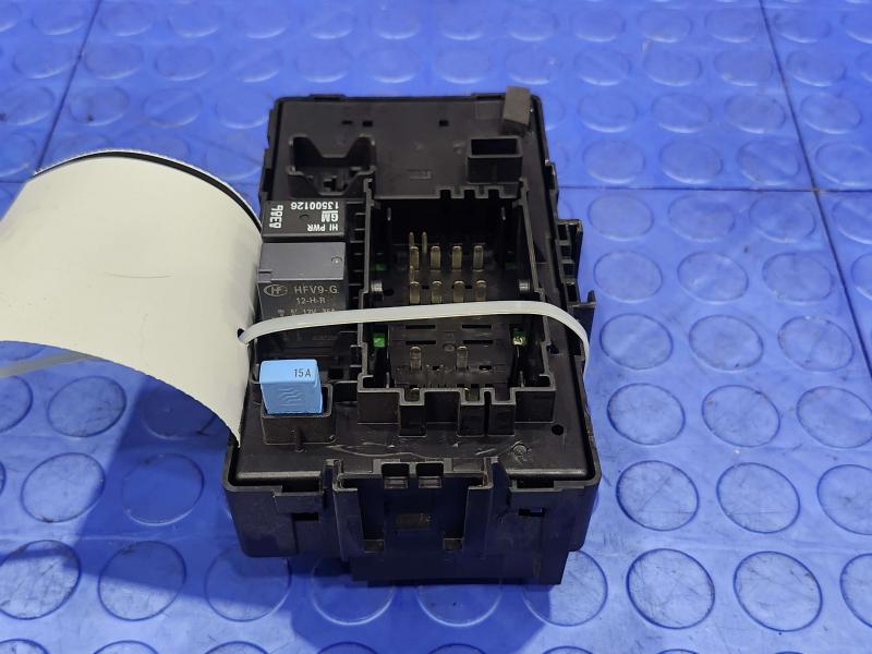 2015 GMC Yukon XL Cabin Fuse Box