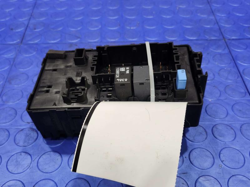 2015 GMC Yukon XL Cabin Fuse Box