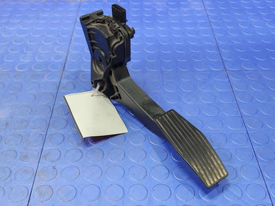 2020-2021 GMC Terrain Accelerator Pedal Assembly Genuine OEM Part 84366778