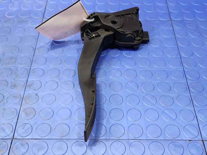 2020-2021 GMC Terrain Accelerator Pedal Assembly Genuine OEM Part 84366778