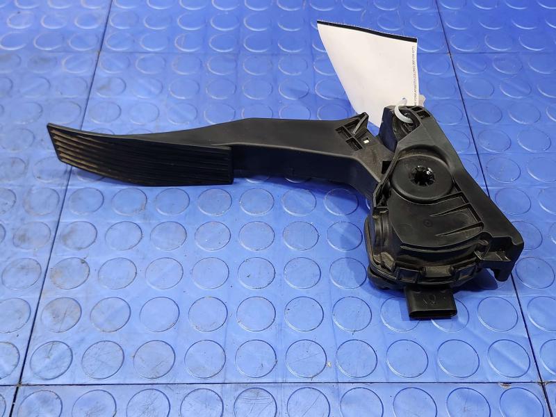 2020-2021 GMC Terrain Accelerator Pedal Assembly Genuine OEM Part 84366778