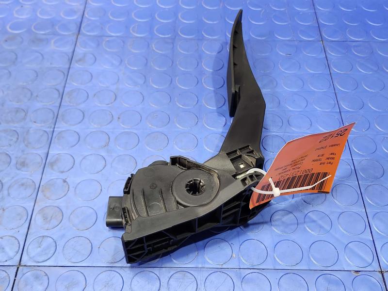 2020-2021 GMC Terrain Accelerator Pedal Assembly Genuine OEM Part 84366778