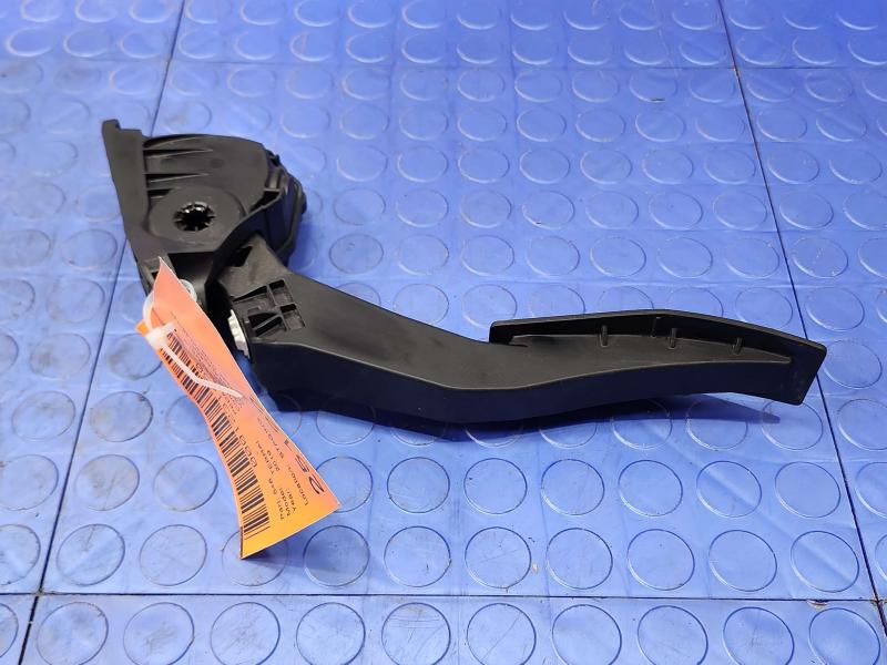 2020-2021 GMC Terrain Accelerator Pedal Assembly Genuine OEM Part 84366778