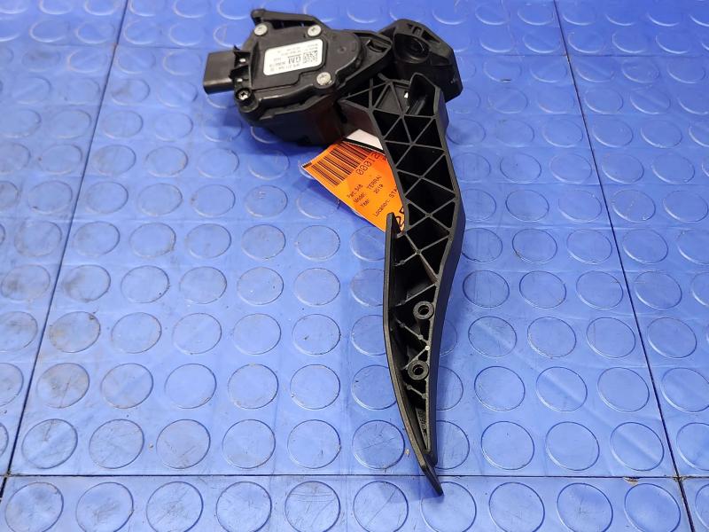 2020-2021 GMC Terrain Accelerator Pedal Assembly Genuine OEM Part 84366778