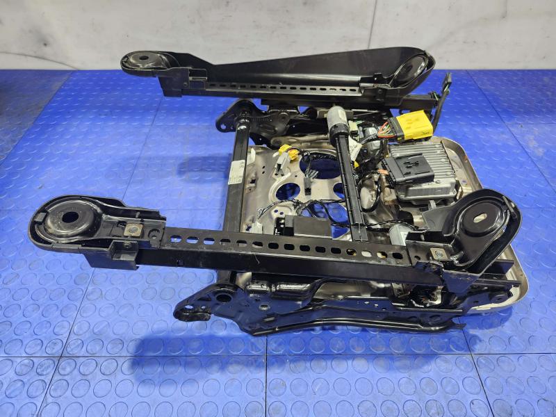 2012 Jeep Grand Cherokee Seat Track