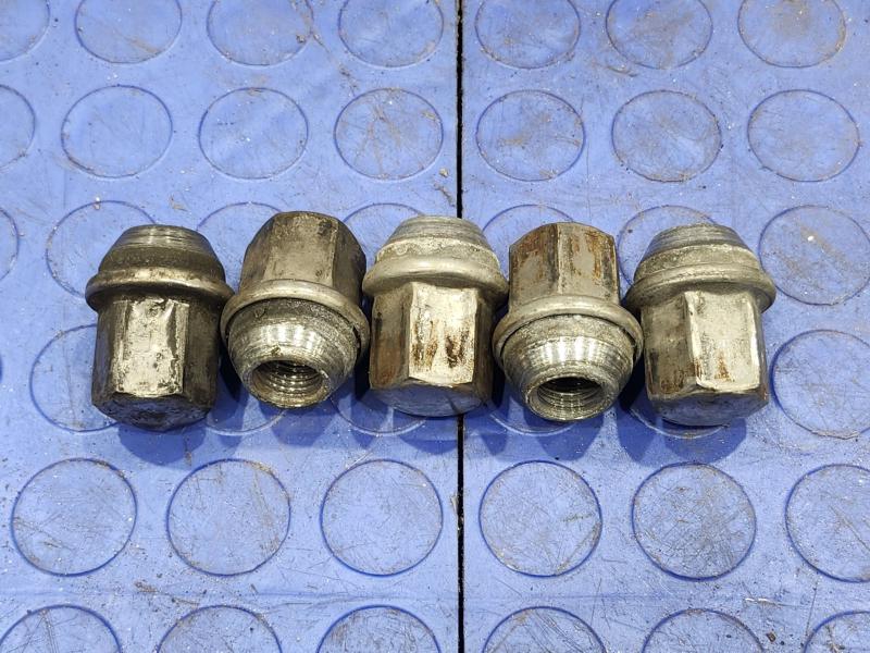 2012 Jeep Grand Cherokee Lug Nuts