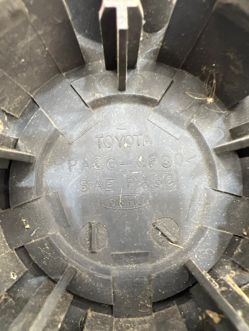 1997 Toyota RAV4 Center Cap