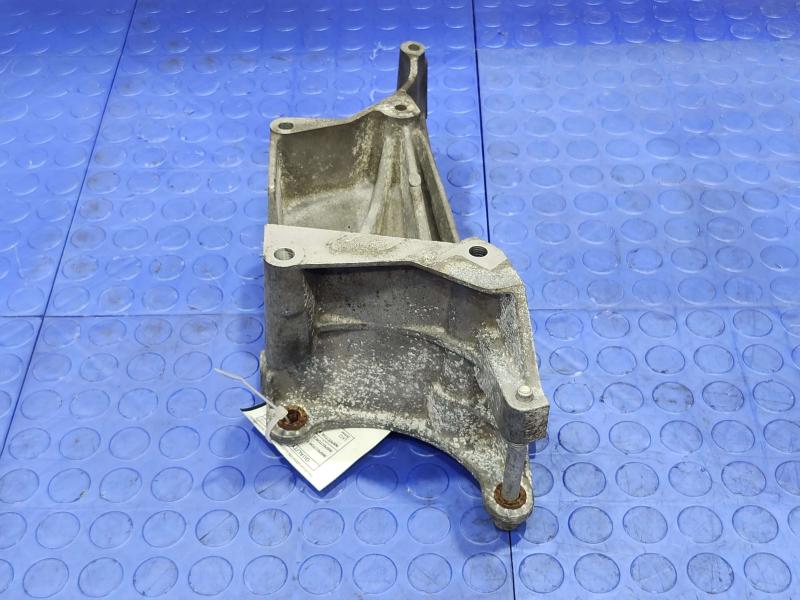 2015 GMC Yukon XL Alternator Bracket