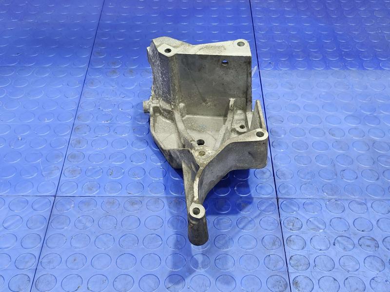 2015 GMC Yukon XL Alternator Bracket