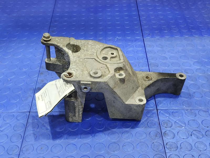 2015 GMC Yukon XL Alternator Bracket