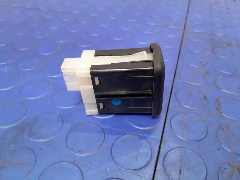 2018-2023 GMC Acadia Dual USB Charge Port Assembly Genuine OEM 13598459