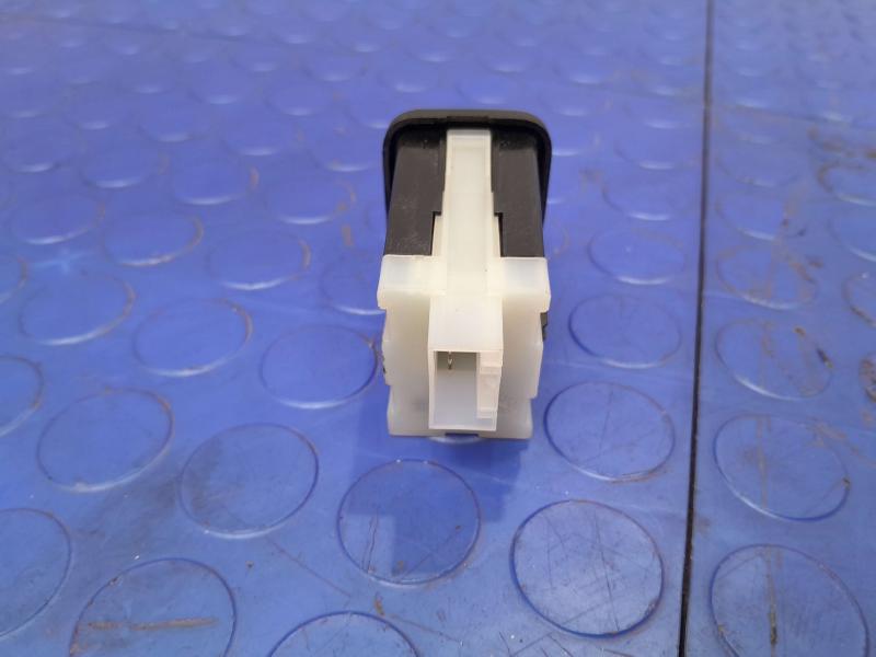 2018-2023 GMC Acadia Dual USB Charge Port Assembly Genuine OEM 13598459