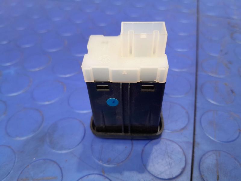 2018-2023 GMC Acadia Dual USB Charge Port Assembly Genuine OEM 13598459
