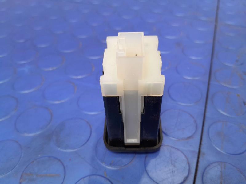 2018-2023 GMC Acadia Dual USB Charge Port Assembly Genuine OEM 13598459