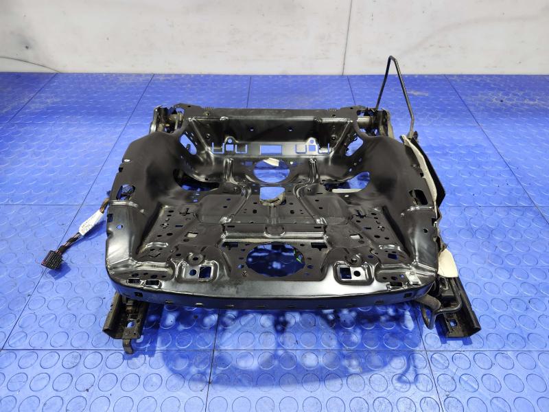 2018 Volkswagen Passat Seat Track