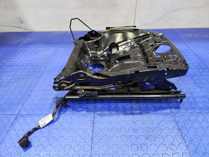 2018 Volkswagen Passat Seat Track