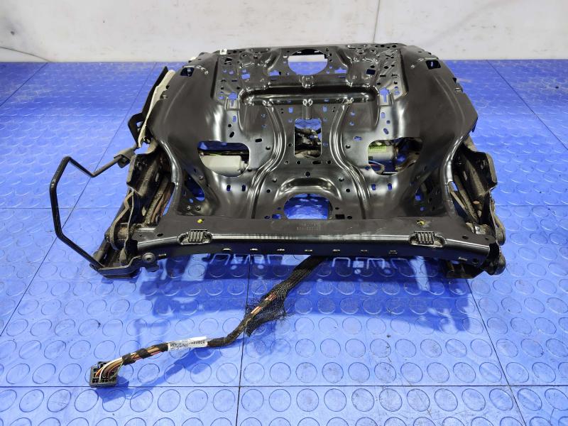 2018 Volkswagen Passat Seat Track