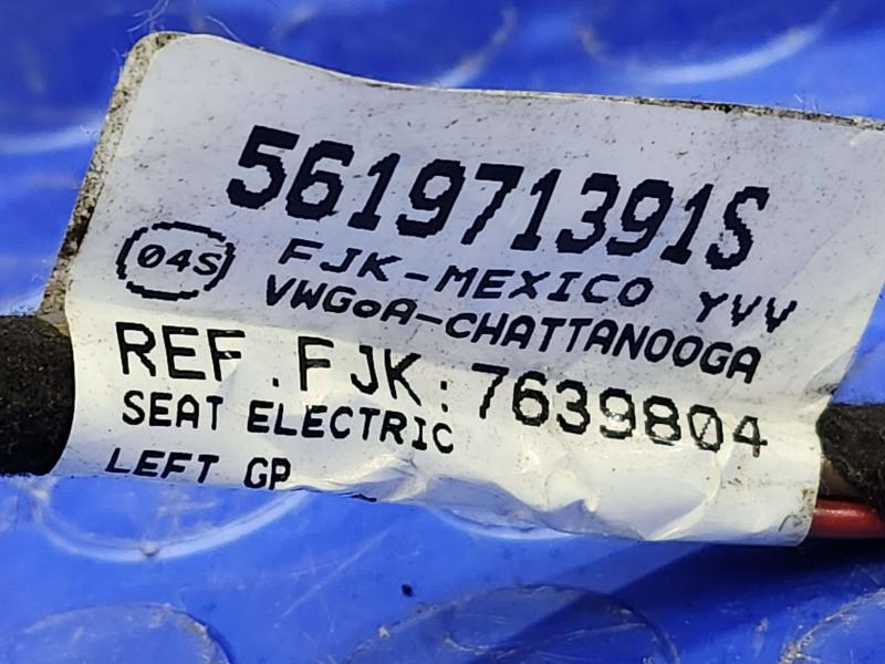 2018 Volkswagen Passat Seat Track