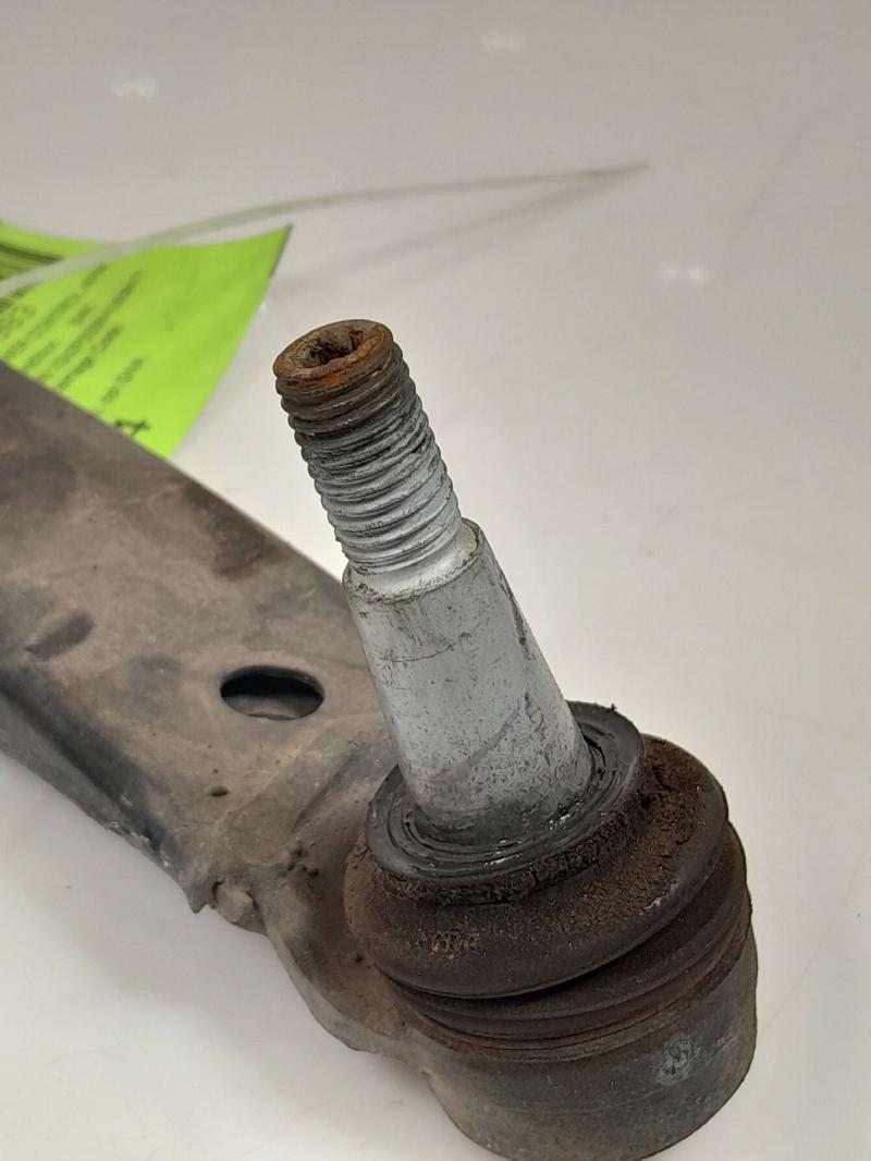 2017 - 2019 Buick Lacrosse Front Lower Control Arm RH Passenger Side OEM 84376572