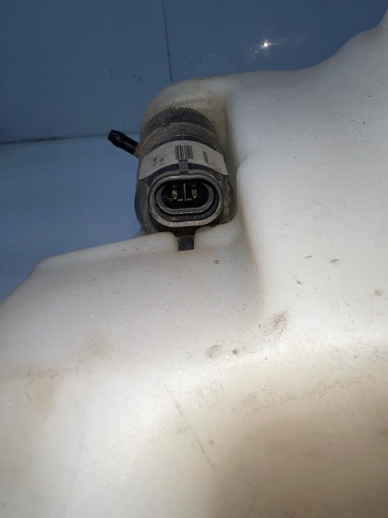 2004 Chevrolet Colorado Washer Bottle