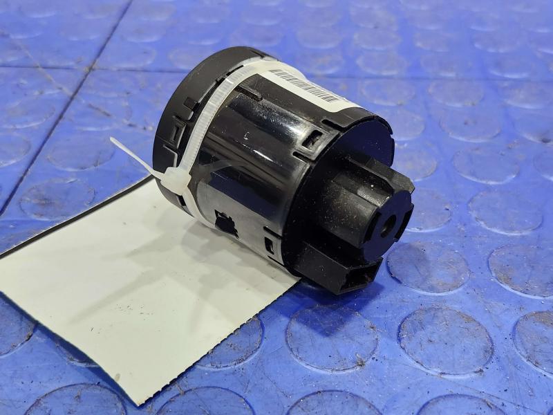 2013 Chrysler 300 Headlight Switch (Dash Mtd)