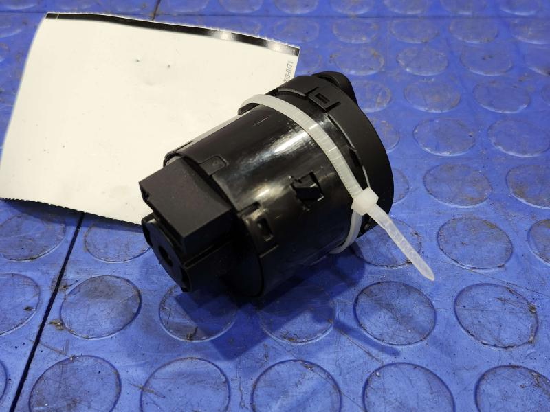 2013 Chrysler 300 Headlight Switch (Dash Mtd)